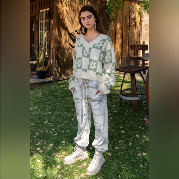 POL Green Daisy Flower Beaded Distressed Sweater - Picture 6 of 7